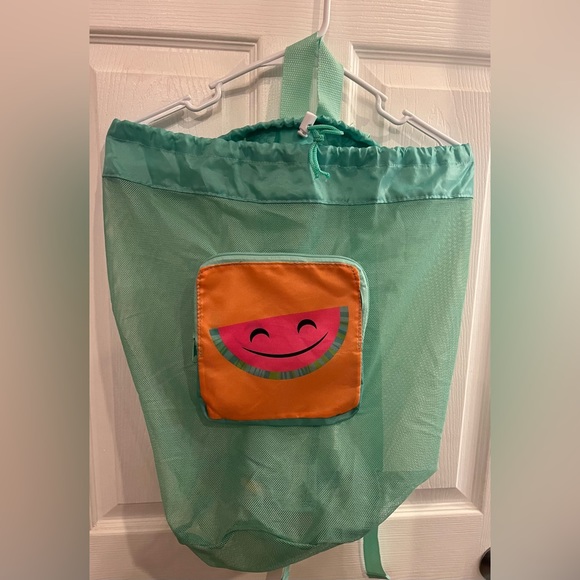 New Mesh Fold Up Beach Bag/Backpack - Picture 3 of 8